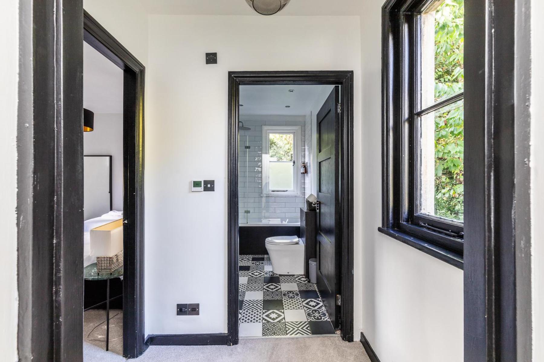 באת' Locksbrook Lodge - Hot Tub - Spacious Outdoor Space מראה חיצוני תמונה