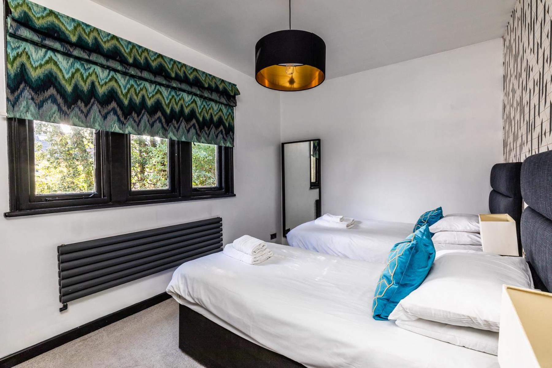 באת' Locksbrook Lodge - Hot Tub - Spacious Outdoor Space מראה חיצוני תמונה